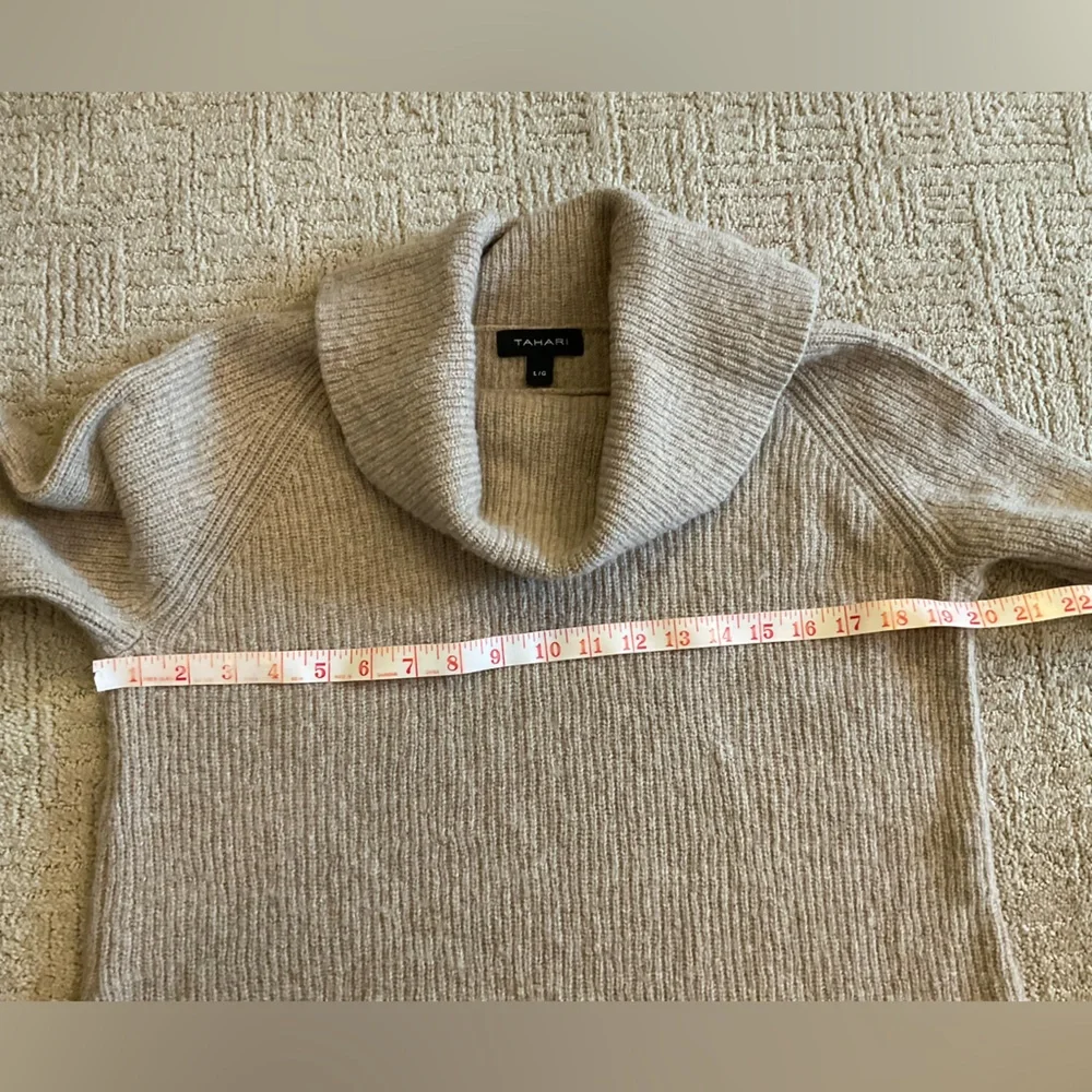 ✨ 🍂 Tahari Beige Women’s Turtleneck Sweater Merino Wool Cotton Blend Sz L - Picture 6 of 9